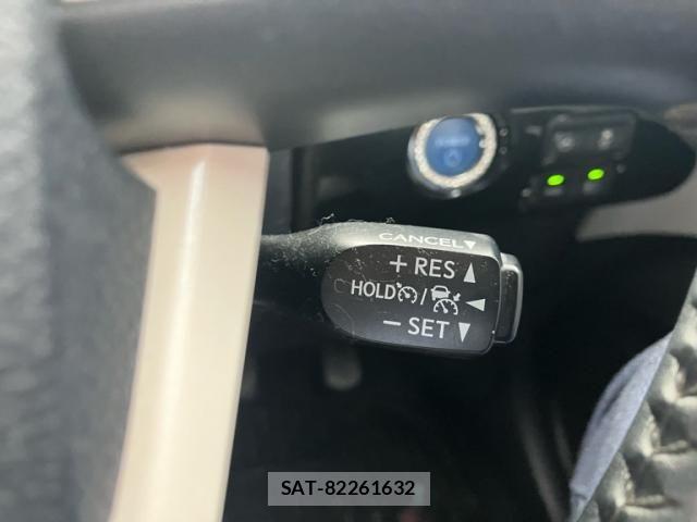 Toyota PRIUS 2017-11 8368169-14