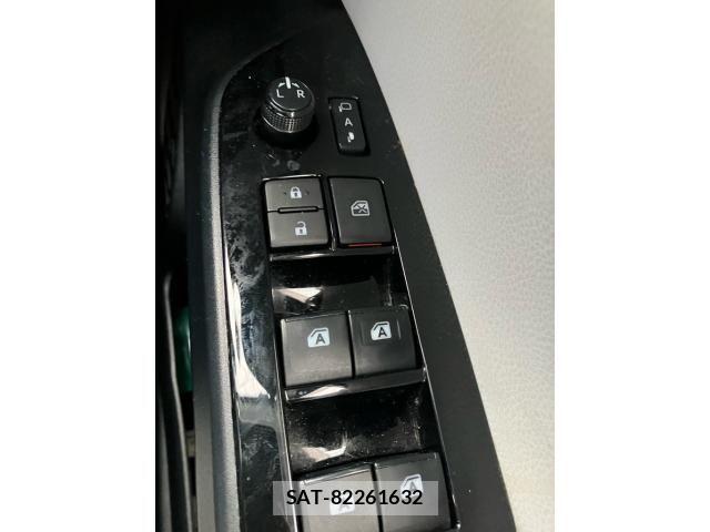 Toyota PRIUS 2017-11 8368169-16