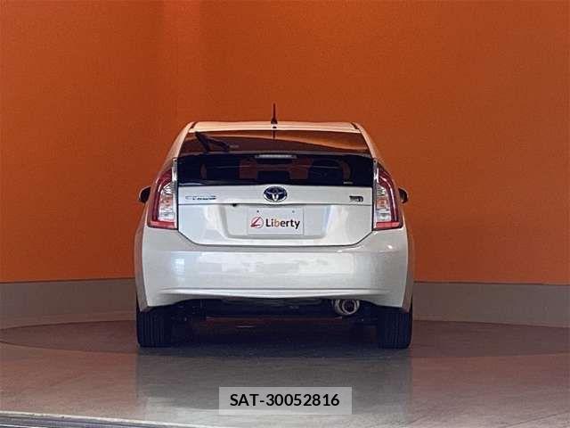 Toyota PRIUS 2014-03 8368179-9