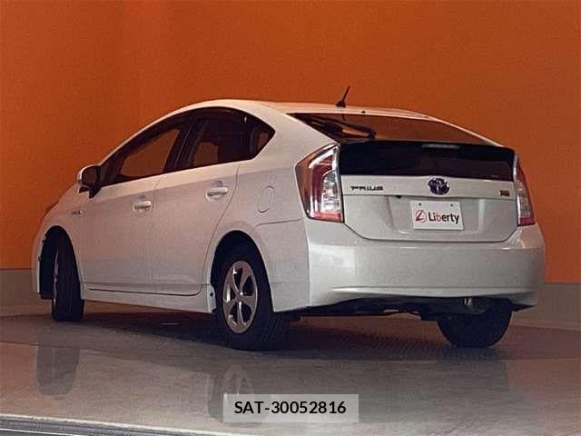 Toyota PRIUS 2014-03 8368179-10
