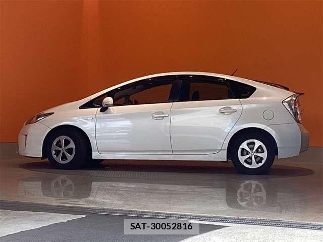 Toyota PRIUS 2014-03 8368179-11