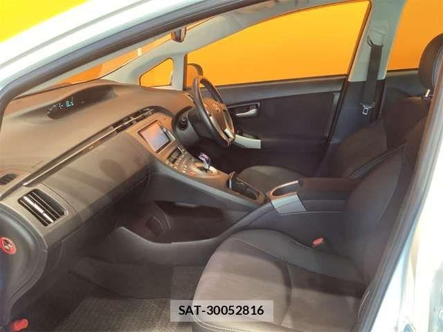Toyota PRIUS 2014-03 8368179-12