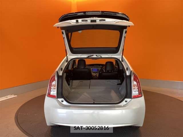 Toyota PRIUS 2014-03 8368179-15