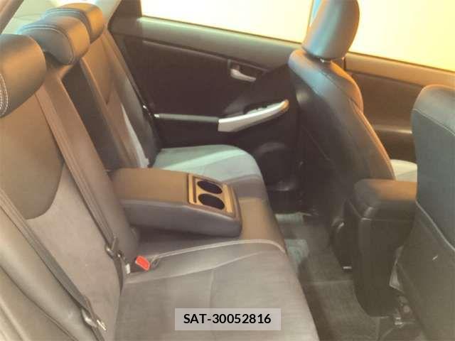 Toyota PRIUS 2014-03 8368179-18