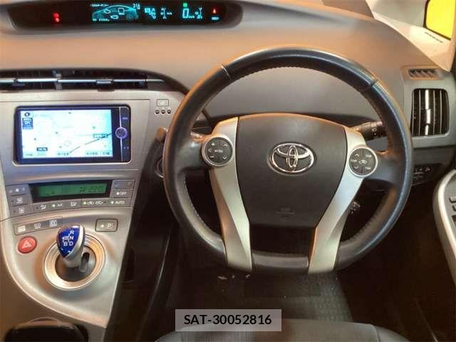 Toyota PRIUS 2014-03 8368179-19