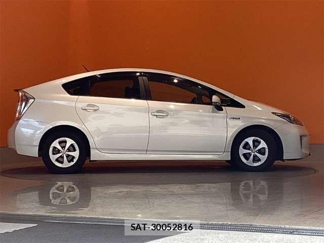 Toyota PRIUS 2014-03 8368179-7