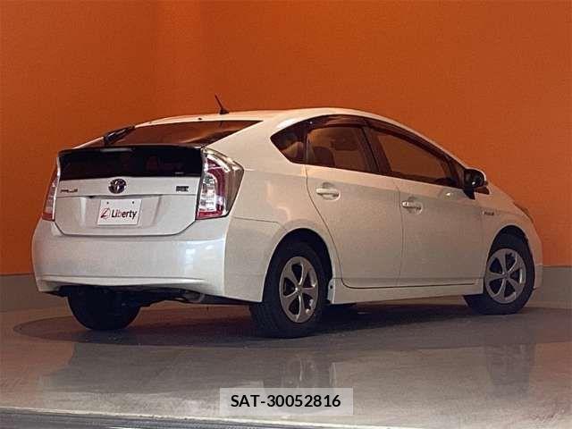 Toyota PRIUS 2014-03 8368179-8
