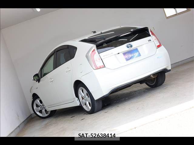 Toyota PRIUS 2013-07 8368171-10