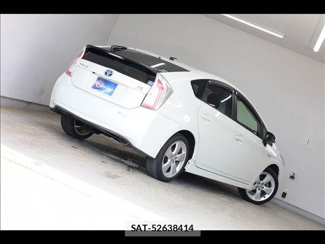Toyota PRIUS 2013-07 8368171-11