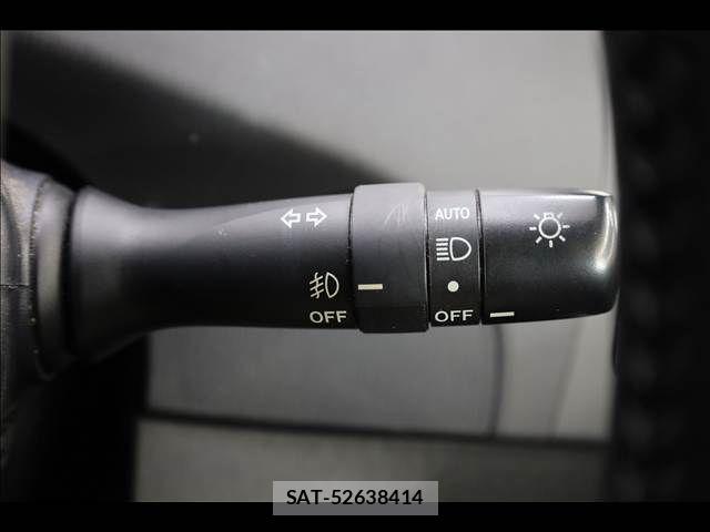 Toyota PRIUS 2013-07 8368171-15