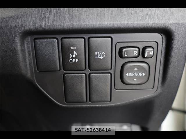 Toyota PRIUS 2013-07 8368171-16