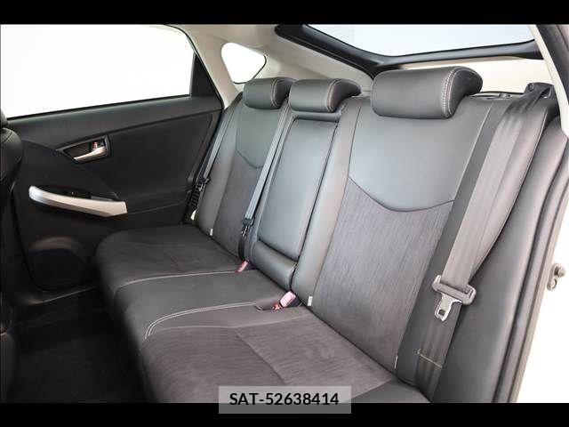 Toyota PRIUS 2013-07 8368171-18