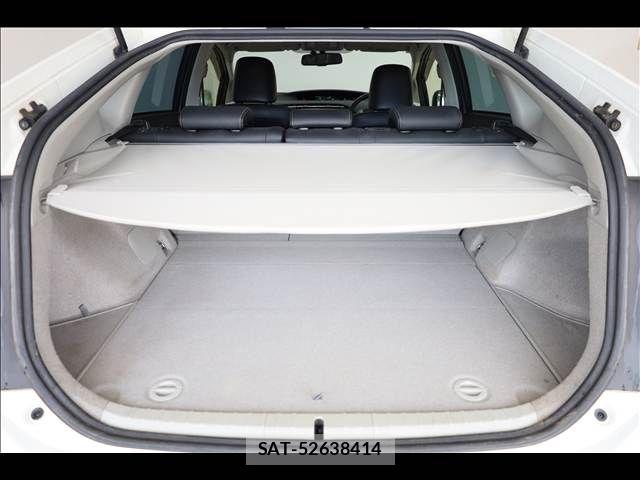 Toyota PRIUS 2013-07 8368171-19