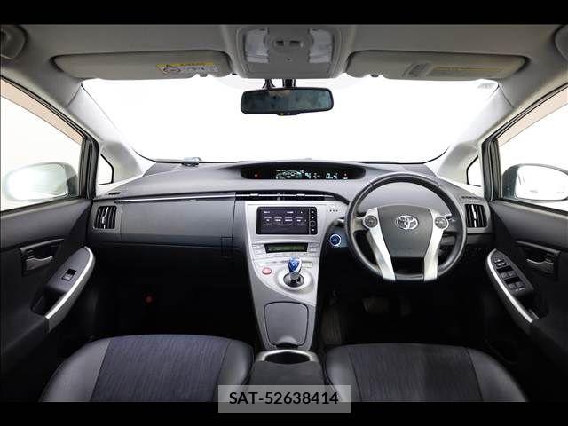 Toyota PRIUS 2013-07 8368171-2