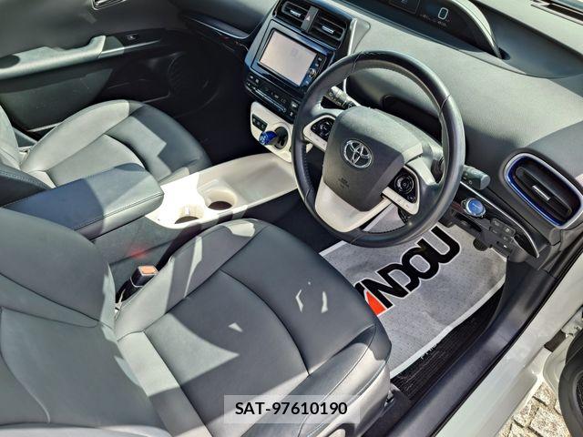 Toyota PRIUS 2017-07 8368144-10