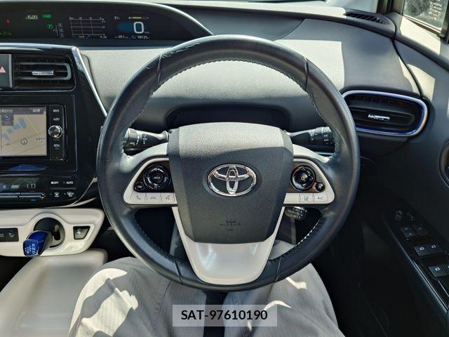 Toyota PRIUS 2017-07 8368144-12