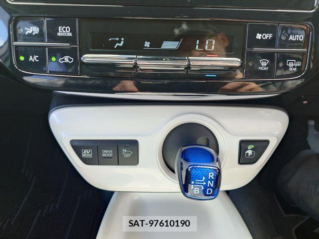 Toyota PRIUS 2017-07 8368144-16