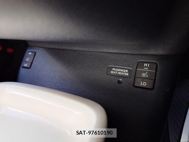 Toyota PRIUS 2017-07 8368144-17