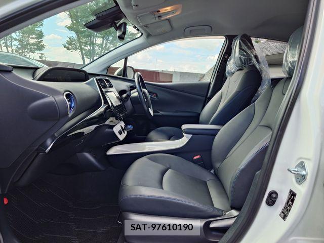 Toyota PRIUS 2017-07 8368144-19