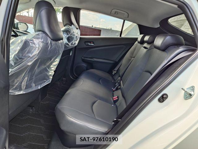 Toyota PRIUS 2017-07 8368144-20