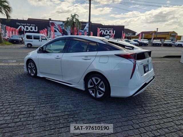 Toyota PRIUS 2017-07 8368144-3