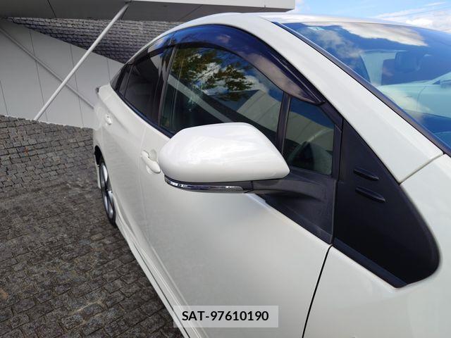 Toyota PRIUS 2017-07 8368144-4
