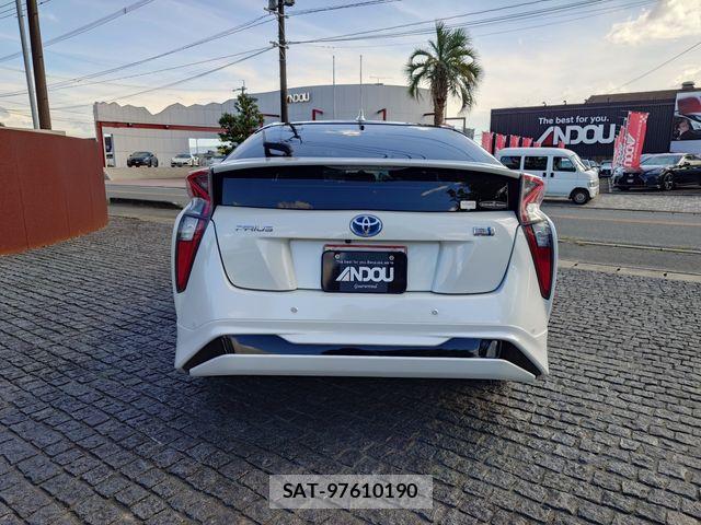 Toyota PRIUS 2017-07 8368144-6