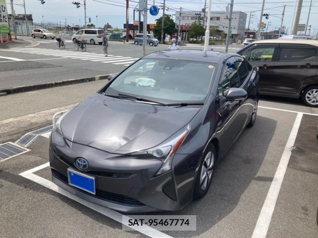 Toyota PRIUS 2016-09 8368181-1