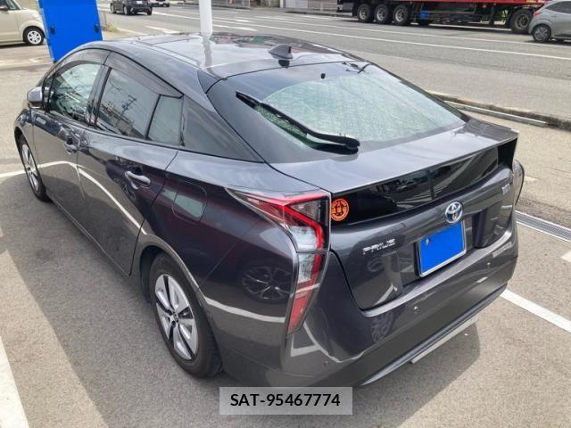 Toyota PRIUS 2016-09 8368181-2