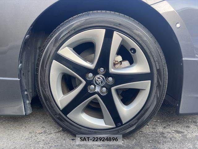 Toyota PRIUS 2019-08 8368149-21