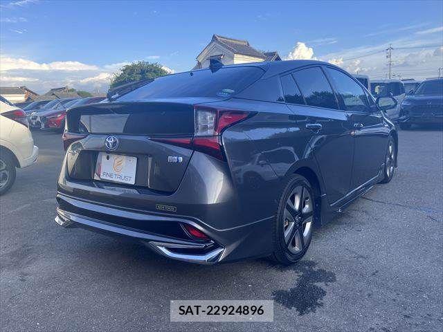 Toyota PRIUS 2019-08 8368149-25