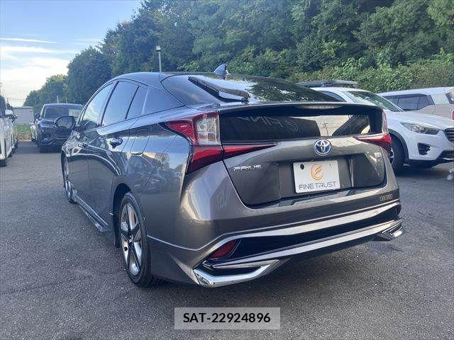 Toyota PRIUS 2019-08 8368149-27