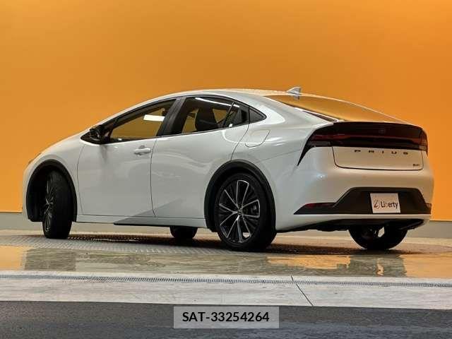 Toyota PRIUS 2023-02 8368137-14