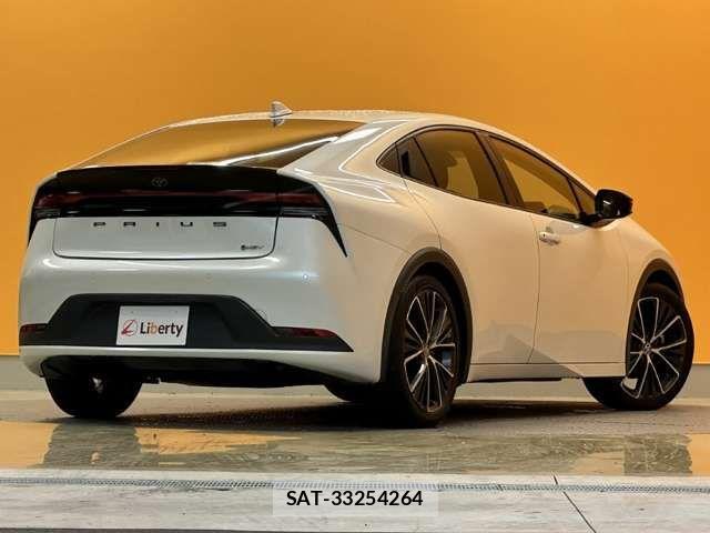 Toyota PRIUS 2023-02 8368137-16