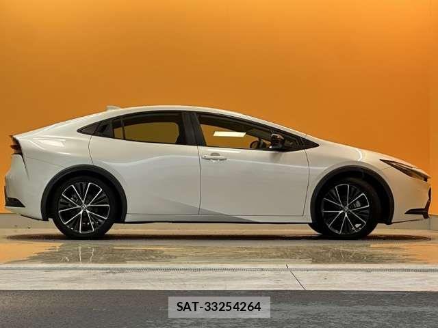 Toyota PRIUS 2023-02 8368137-17