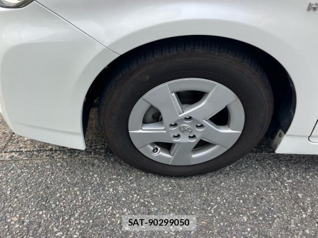 Toyota PRIUS 2010-06 8368189-3