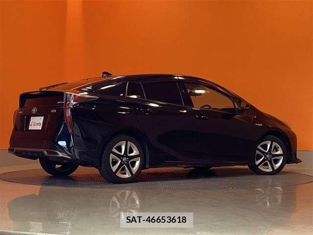 Toyota PRIUS 2018-02 8368162-10