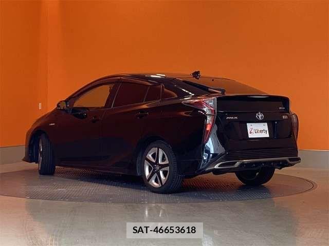 Toyota PRIUS 2018-02 8368162-12