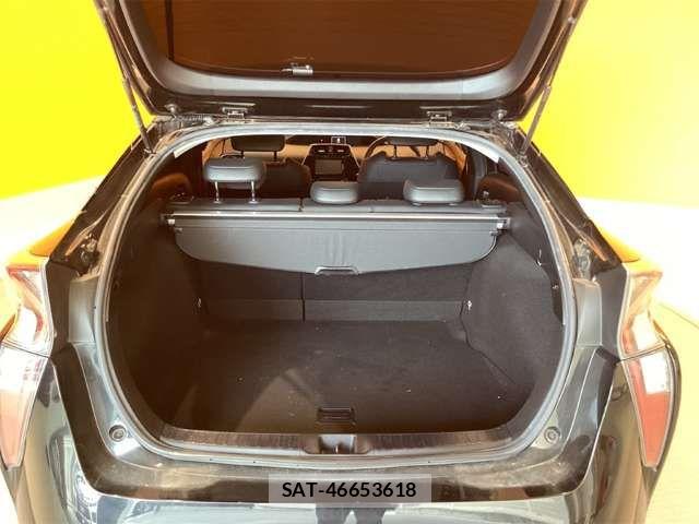 Toyota PRIUS 2018-02 8368162-16