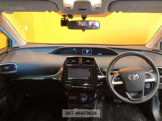 Toyota PRIUS 2018-02 8368162-1