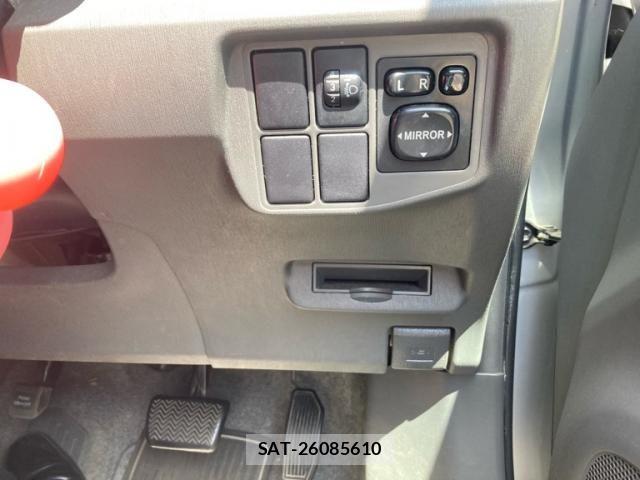 Toyota PRIUS 2010-08 8368193-14