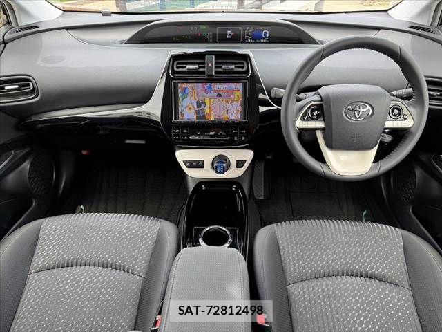 Toyota PRIUS 2018-03 8368166-1