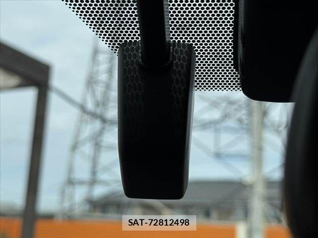 Toyota PRIUS 2018-03 8368166-6