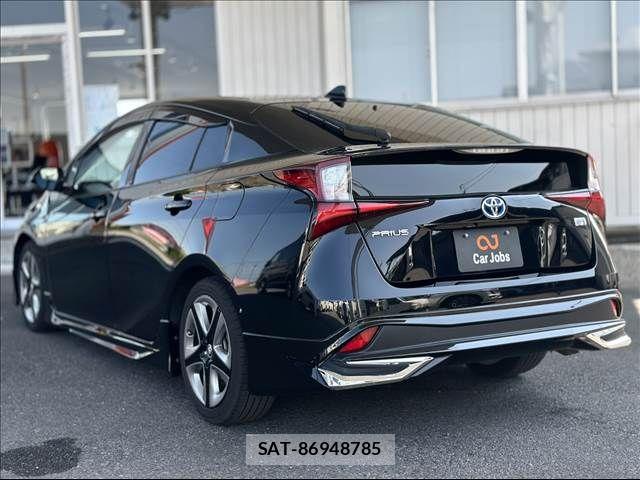 Toyota PRIUS 2019-01 8368143-2
