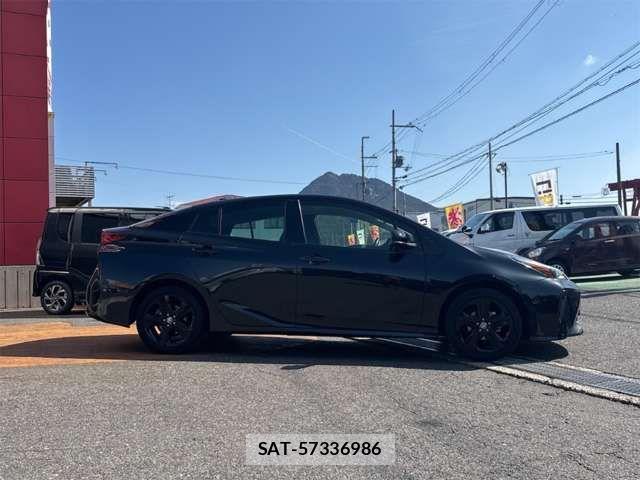 Toyota PRIUS 2021-10 8368142-13