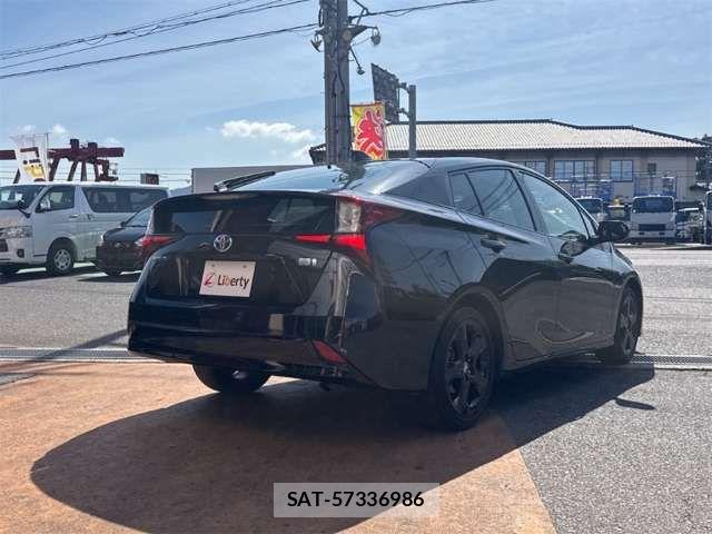 Toyota PRIUS 2021-10 8368142-14
