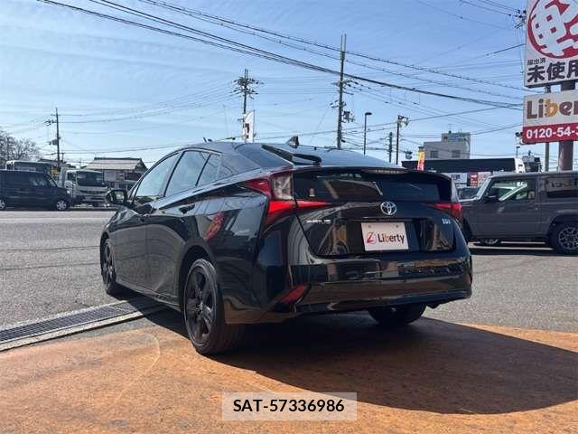 Toyota PRIUS 2021-10 8368142-16