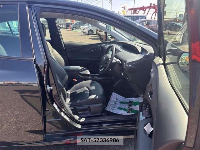 Toyota PRIUS 2021-10 8368142-19