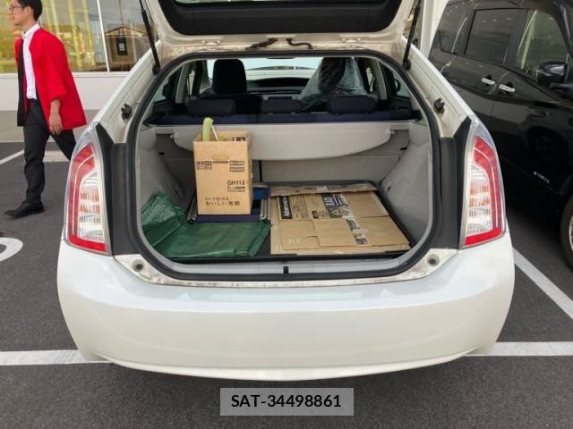 Toyota PRIUS 2012-03 8368182-9