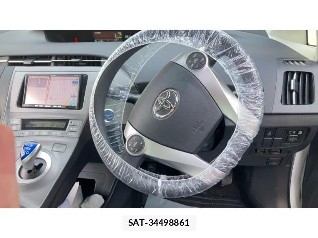 Toyota PRIUS 2012-03 8368182-11